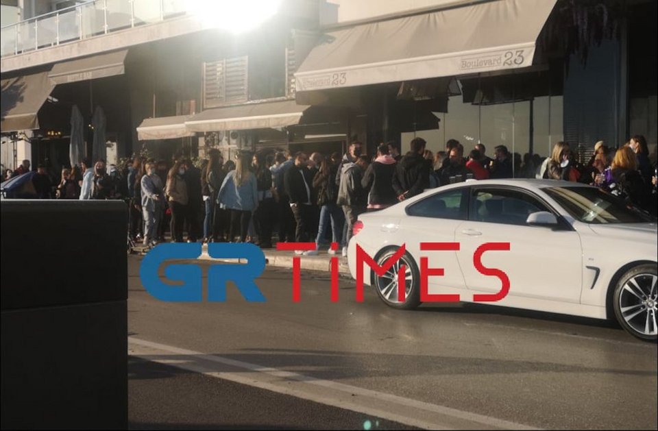 Ουρές για ποτό και καφέ στη Θεσσαλονίκη