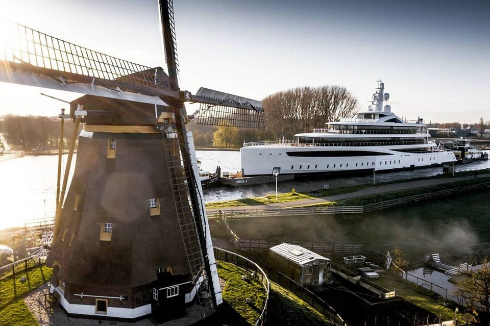 Το εντυπωσιακό superyacht ήταν το μεγαλύτερο που πραγματοποίησε αυτή τη διαδρομή