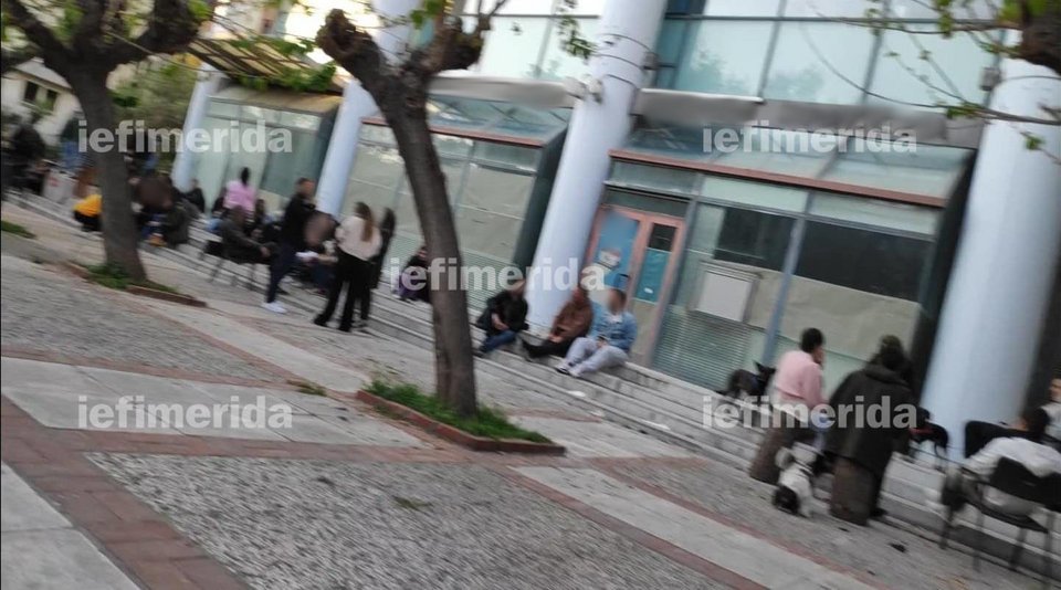 Συνωστισμός στο κέντρο της Αθήνας/ Φωτογραφία: iefimerida
