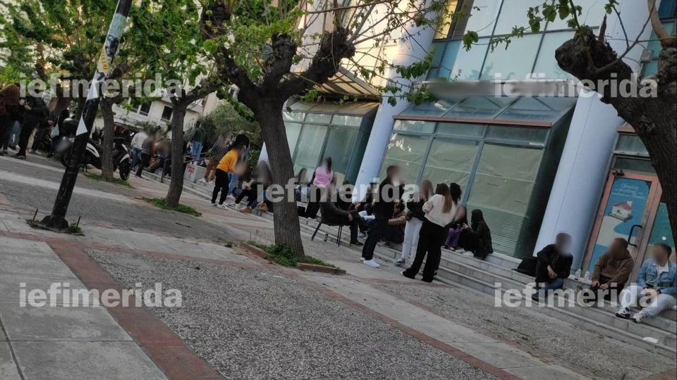 Συνωστισμός στο κέντρο της Αθήνας/ Φωτογραφία: iefimerida