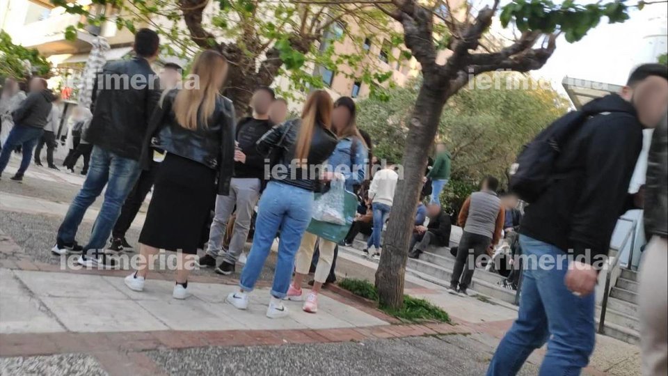 Συνωστισμός στο κέντρο της Αθήνας/ Φωτογραφία: iefimerida