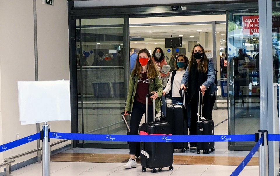 Οι πρώτοι τουρίστες της σεζόν στην Ρόδο / Φωτογραφία: ΑΡΓΥΡΗΣ ΜΑΝΤΙΚΟΣ/RODOS PRESS/EUROKINISSI