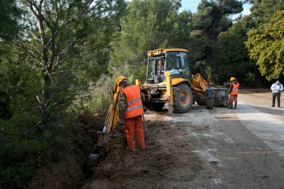 Εργα υπογειοποίησης των καλωδίων στην περιοχή του Τατοϊου