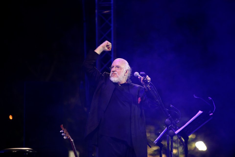 Ο Διονύσης Σαββόπουλος όταν τραγουδούσαμε και συνυπήρχαμε / Kωνσταντίνος Τσακαλίδης/SOOC