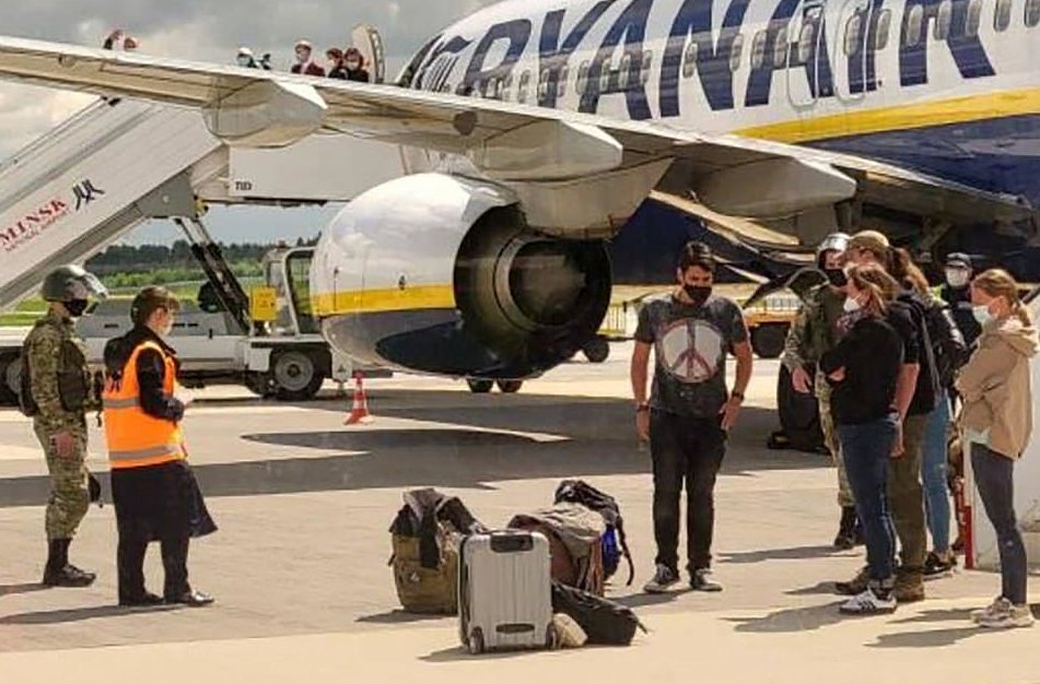 To αεροσκάφος υποχρεώθηκε υπό την απειλή ενός Mig-29 να προσγειωθεί στο Μινσκ με την πρόφαση απειλής βόμβας