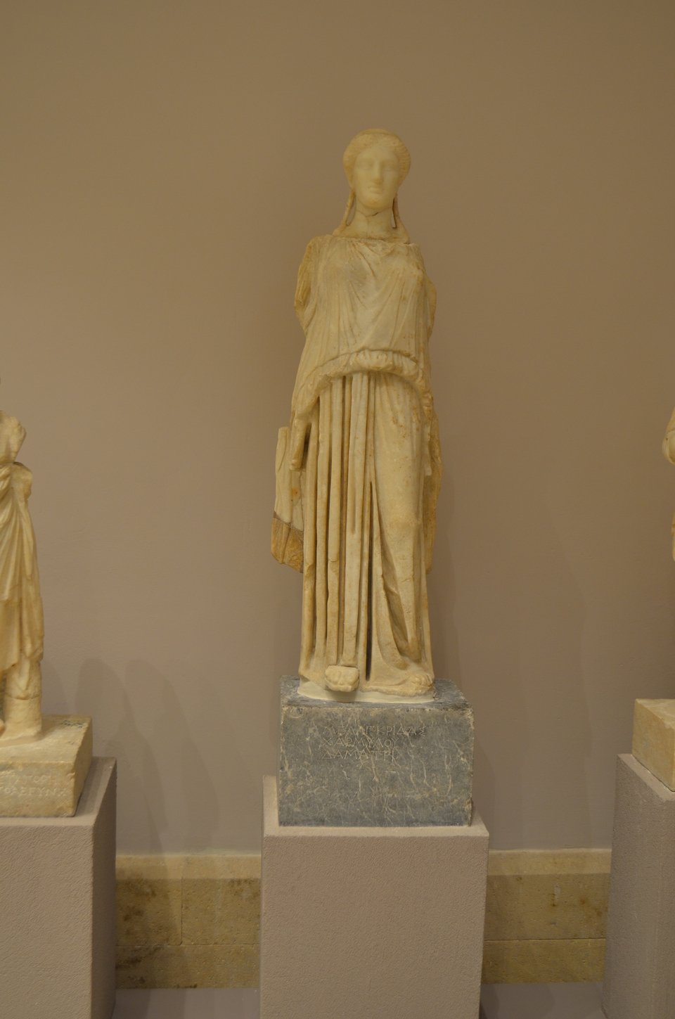 Άγαλμα Δήμητρας, ανάθημα του Μελαγκρίδα, υιού του Χαρμύλου. 4ος αι. π.Χ.