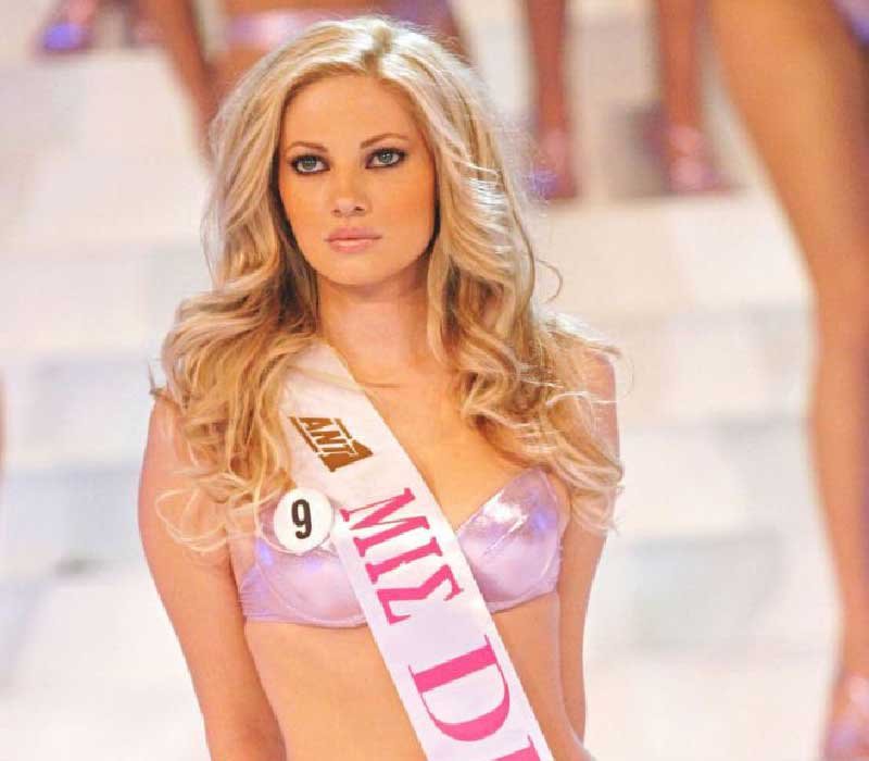 Η Τζούλια Αλεξανδράτου στα καλλιστεία του 2006