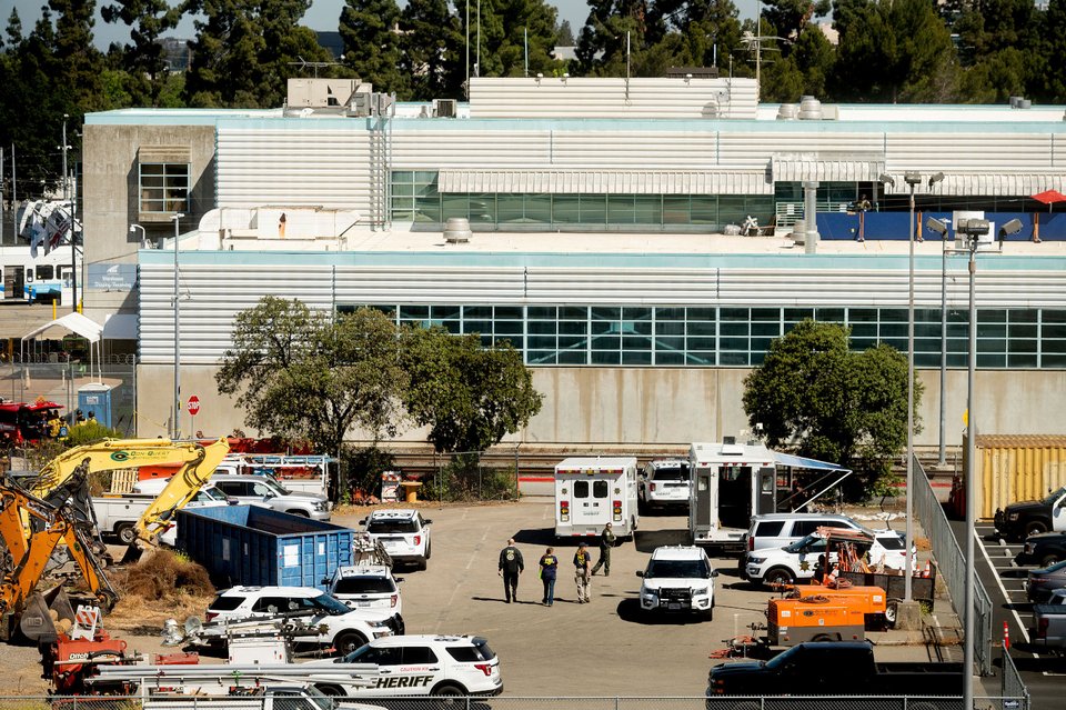 O δράστης εργαζόταν στο αμαξοστάσιο, αλλά δεν μπορούσε να πει αν σκοτώθηκε από πυρά ή αν αυτοκτόνησε