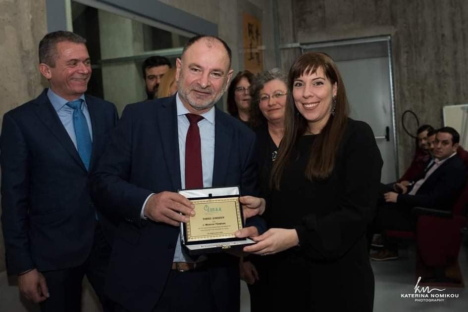 Ο Ανδριανός Μιχάλαρος, στην εκδήλωση βράβευσης «Επιχειρηματιών Δυτικής Αττικής» για την προσφορά τους στα Τεχνικά Επαγγέλματα, το 2019, στο αμφιθέατρο του Ελληνικού Ινστιτούτου Συγκολλήσεων
