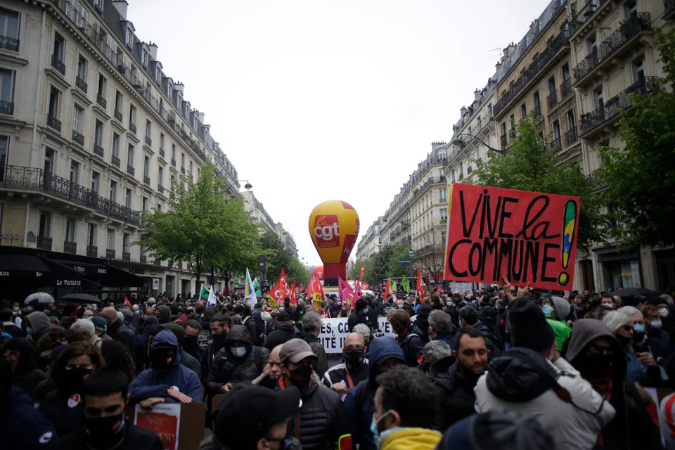 Στη γαλλική πρωτεύουσα, τα μέλη των εργατικών ενώσεων και συνδικάτων διαδήλωσαν μαζί με τα «Κίτρινα Γιλέκα»