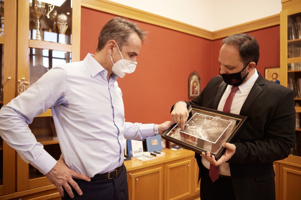 Ο Κυριάκος Μητσοτάκης στο δημαρχείο Καλαμαριάς