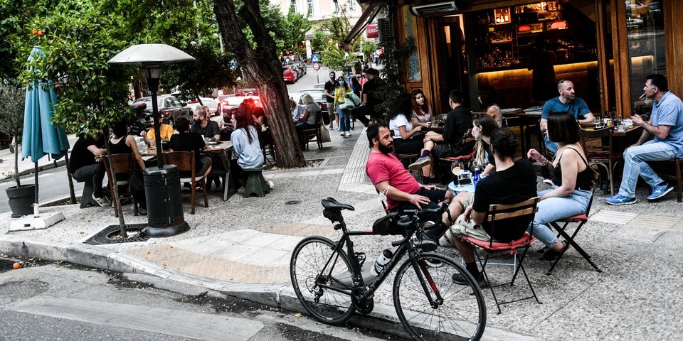 Πρώτο βράδυ με ανοιχτά μπαρ και εστιατόρια μετά το εξάμηνο lockdown Φωτογραφία: EUROKINISSI/ΤΑΤΙΑΝΑ ΜΠΟΛΑΡΗ