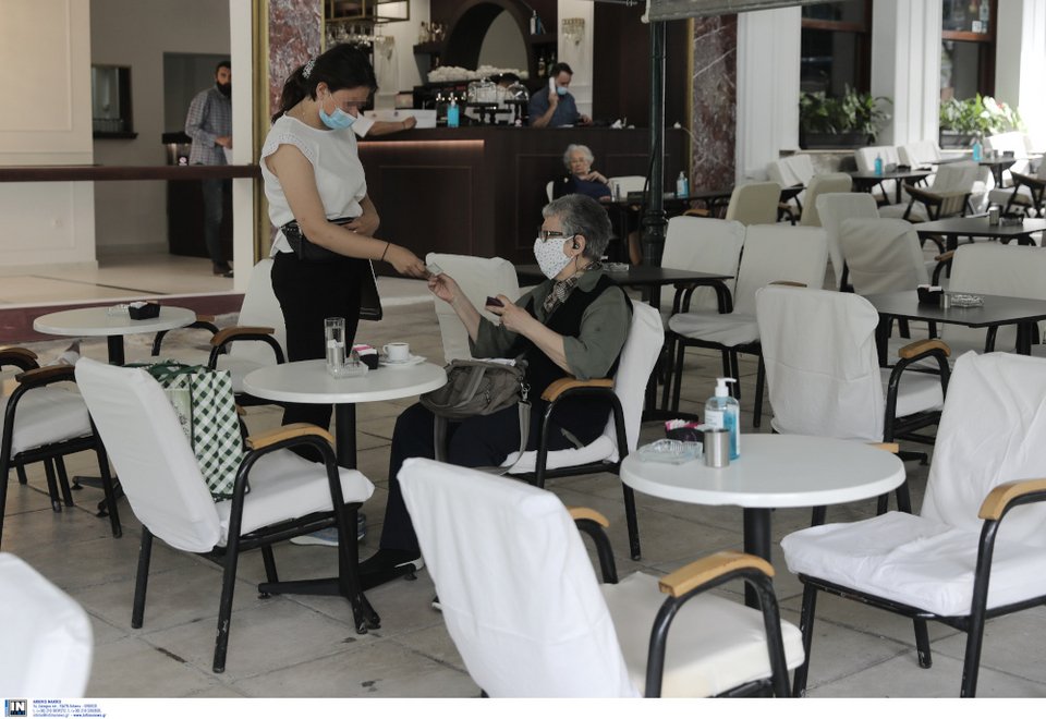 Γέμισαν από κόσμο τα καταστήματα της εστίασης στο Κολωνάκι