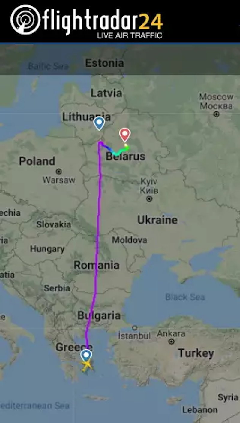 Δεδομένα του ιστότοπου flightradar24.com δείχνουν ότι το αεροπλάνο εξετράπη της πορείας μόλις δύο λεπτά πριν περάσει στον εναέριο χώρο της Λιθουανίας