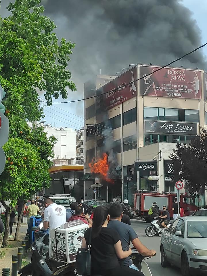 Φλόγες στο κτίριο επί της οδού Βυζαντίου στην Καλογρέζα Νέας Ιωνίας