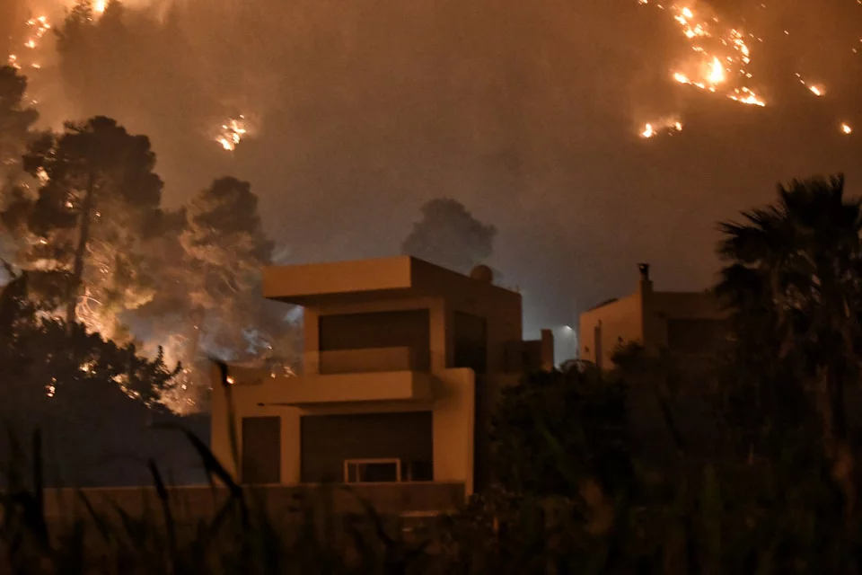 Φωτιά στο Σχίνο Κορινθίας