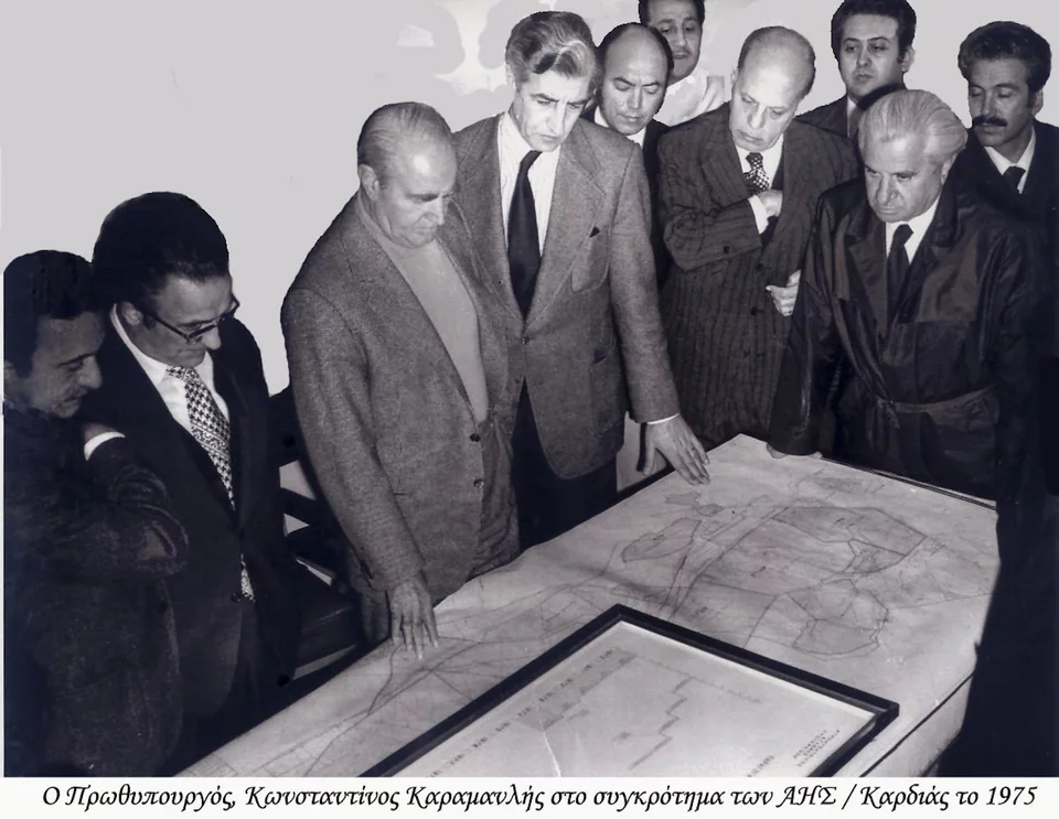 Το 1975, σε μια περιοδεία του στην Κοζάνη, ο τότε πρωθυπουργός Κωσταντίνος Καραμανλής, περιηγήθηκε στις νεότευκτες εγκαταστάσεις και τα κοντρόλ λειτουργίας του σταθμού