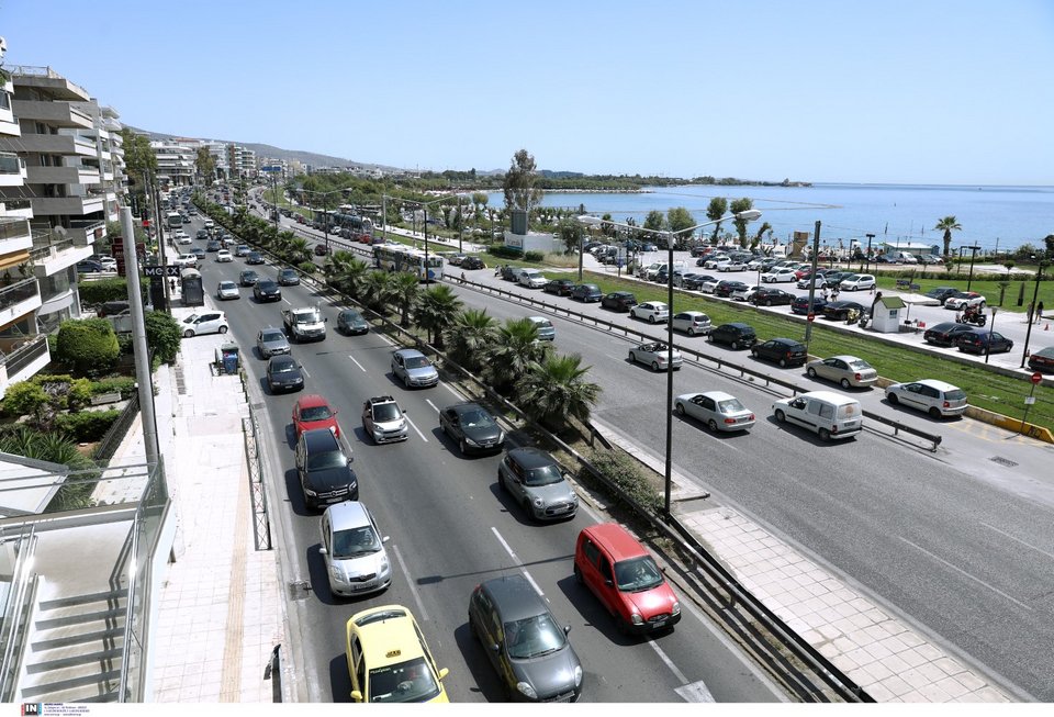 Κίνηση στην λ. Ποσειδώνος -Φωτογραφία: Intimenews/ΚΑΠΑΝΤΑΗΣ ΔΗΜΗΤΡΗΣ