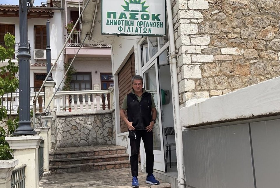 Ο Ανδρέας Λοβέρδος στα γραφεία του ΠΑΣΟΚ στους Φιλιάτες