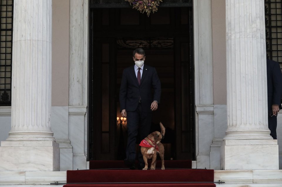 Ο πίνατ στο μέγαρο μαξίμου με τον πρωθυπουργό Κυριάκο Μητσοτάκη