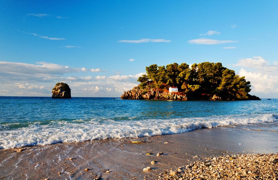 Νησάκι Παναγιά απέναντι από την Πάργα