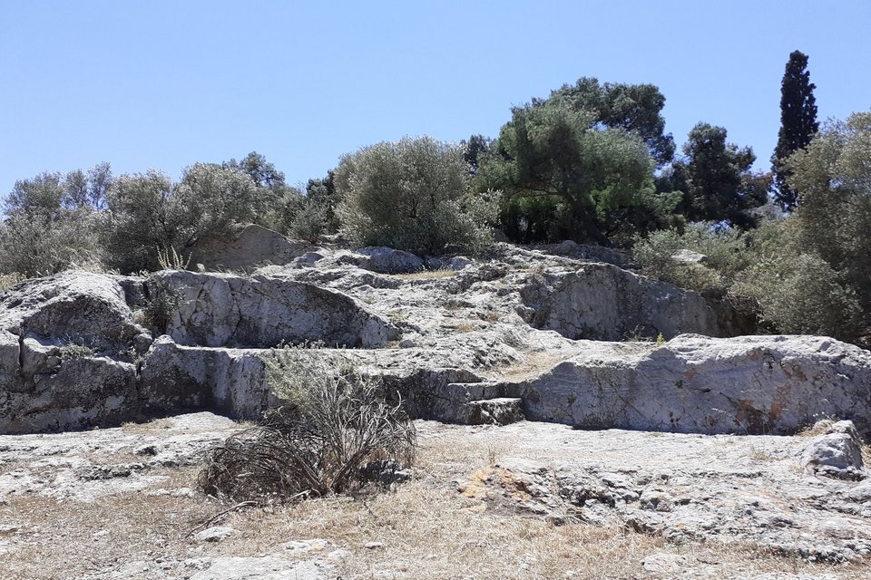 Λαξευμένα οικιστικά σε βράχο