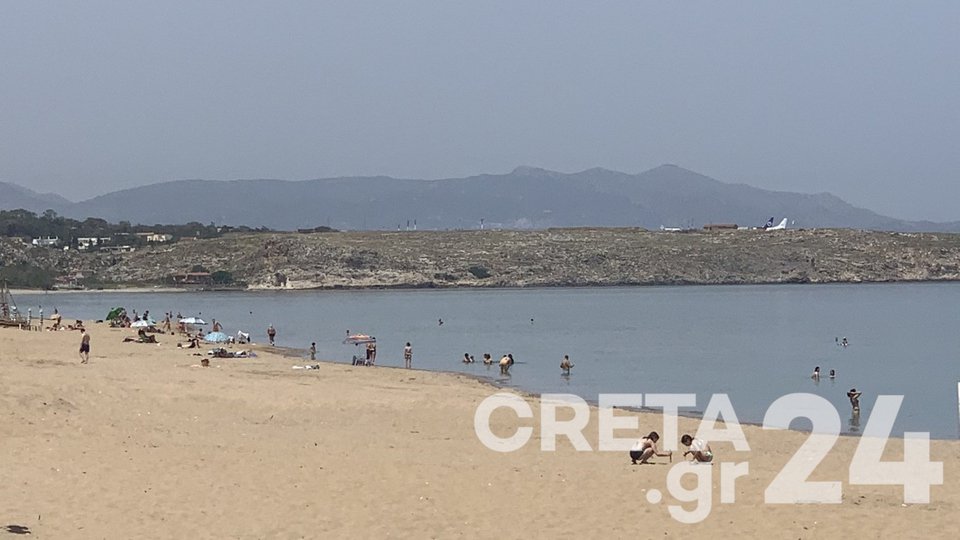 κόσμος σε παραλία