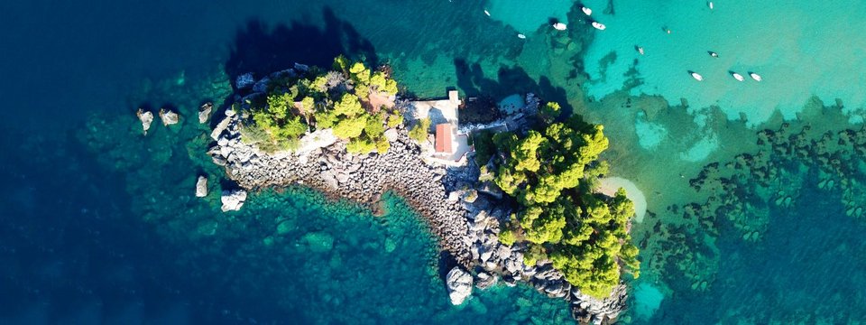 Νησάκι Παναγιά απέναντι από την Πάργα