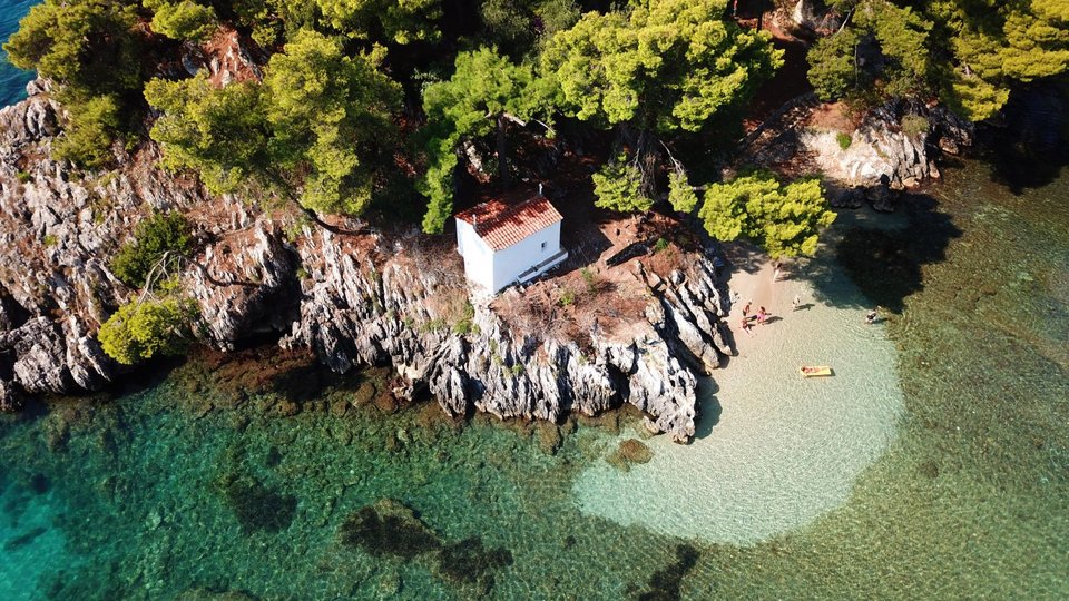 Νησάκι Παναγιά απέναντι από την Πάργα