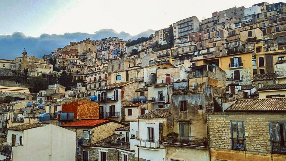 Η παλιά πόλη της Καμμαράτα στη Σικελία
