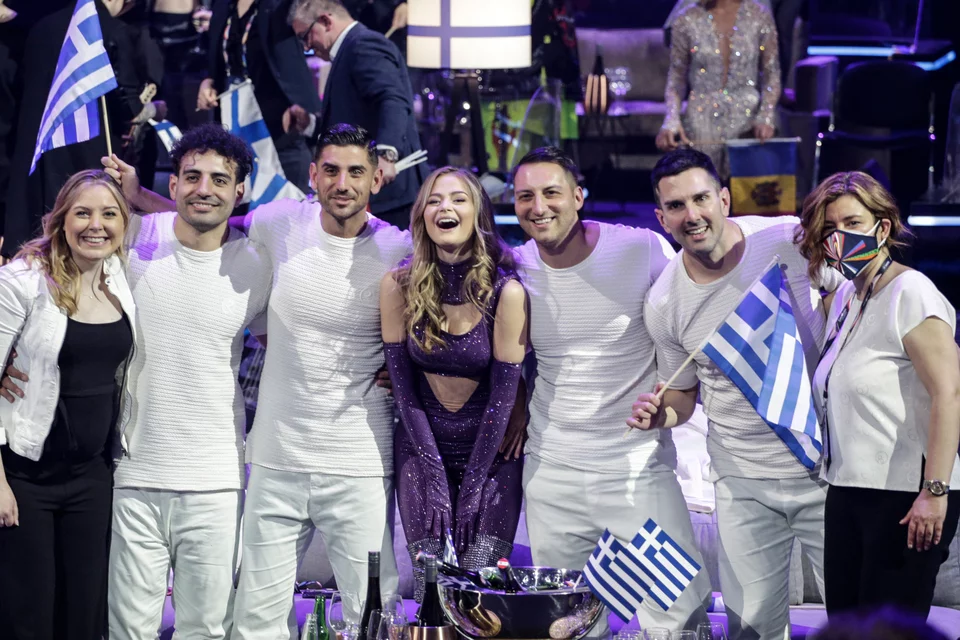 Η Στεφανία Λυμπερακάκη και η ελληνική αποστολή της Eurovision/ Φωτογραφία: AP IMAGES