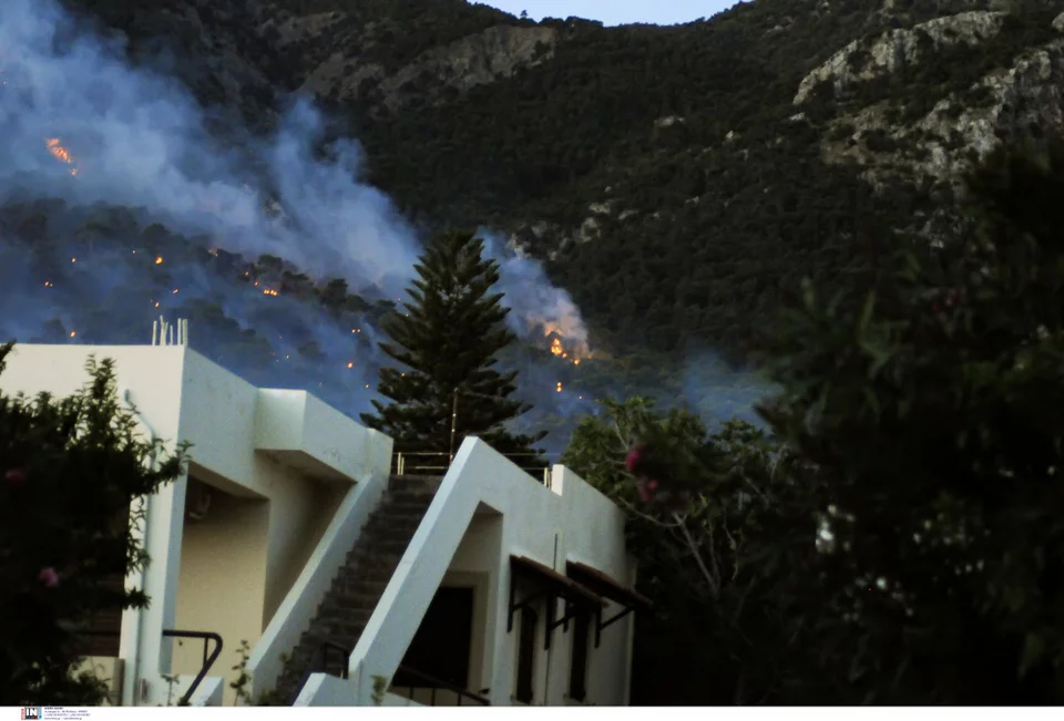 Φωτιά στο Σχίνο Κορινθίας