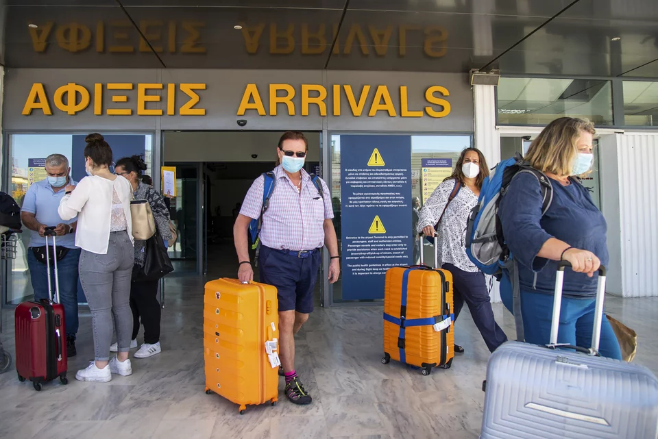 Τουρίστες από το Ανόβερο καταφθάνουν στο αεροδρόμιο «Νίκος Καζαντζάκης» στο Ηράκλειο Κρήτης