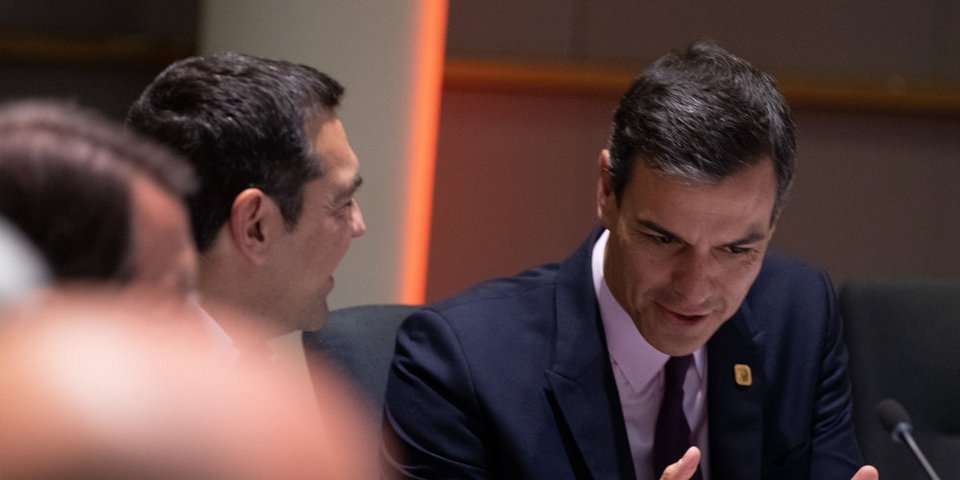 Τσίπρας και Σάντσεθ σε Ευρωπαϊκό Συμβούλιο / Φωτογραφία: Eurokinissi