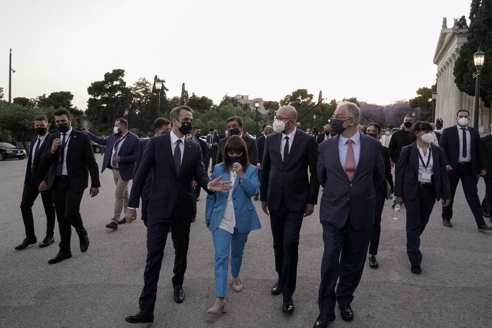 Ο πρωθυπουργός, η Πρόεδρος της Δημοκρατίας, ο Σαρλ Μισέλ και ο Κ. Τασούλας από το Ζάππειο πεζή προς το Προεδρικό Μέγαρο / Φωτογραφία: Menelaos Myrillas/SOOC