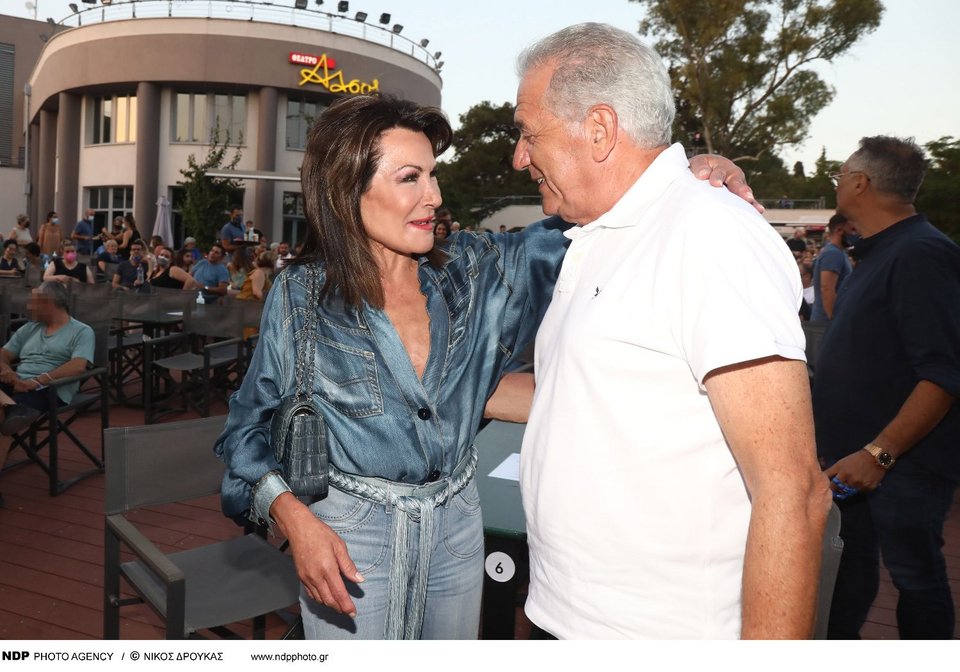 Την παράσταση παρακολούθησε και ο Δημήτρης Αβραμόπουλος ο οποίος είχε μια σύντομη συνομιλία με την Γιάννα Αγγελοπούλου