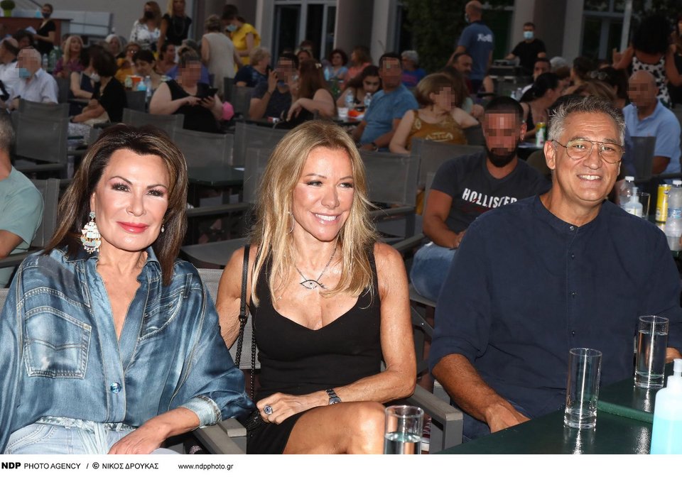 Μαζί με τις δύο κυρίες και ο Γιώργος Ντάβλας