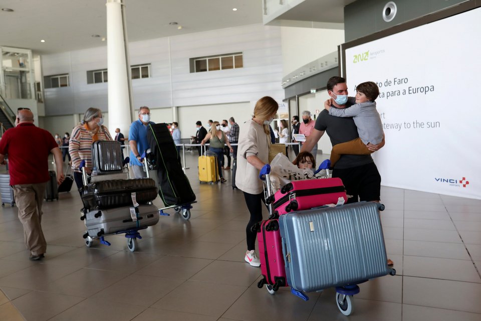 Κάπου 20.000 Βρετανοί τουρίστες θα αναχωρήσουν το Σαββατοκύριακο μόνον από το αεροδρόμιο του Φάρο της Πορτογαλίας