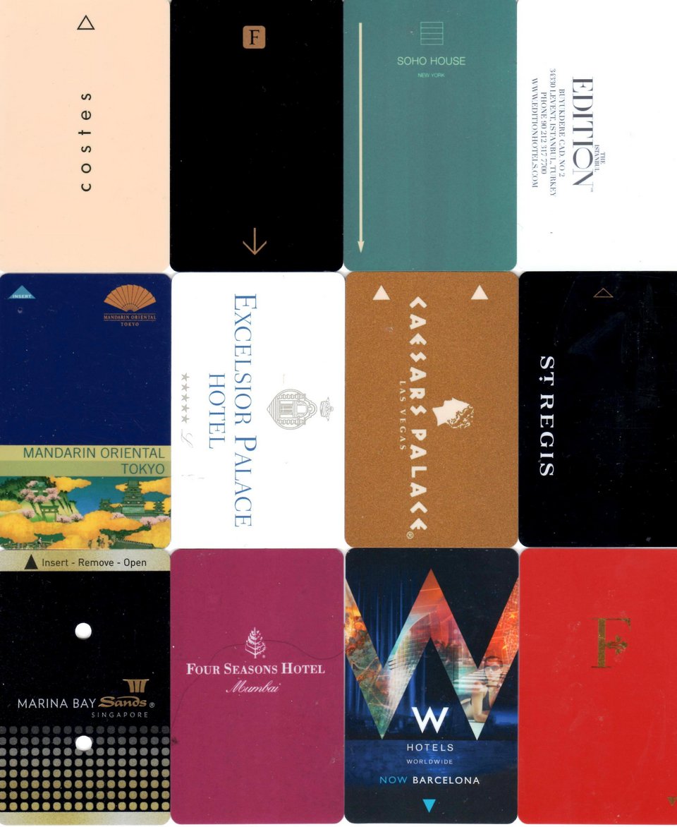 Hotel key cards: Από την προσωπική συλλογή hotel key cards του Αλέξανδρου Χριστόπουλου. Σε αυτή φαίνονται μερικά από τα κορυφαία ξενοδοχεία στον πλανήτη.