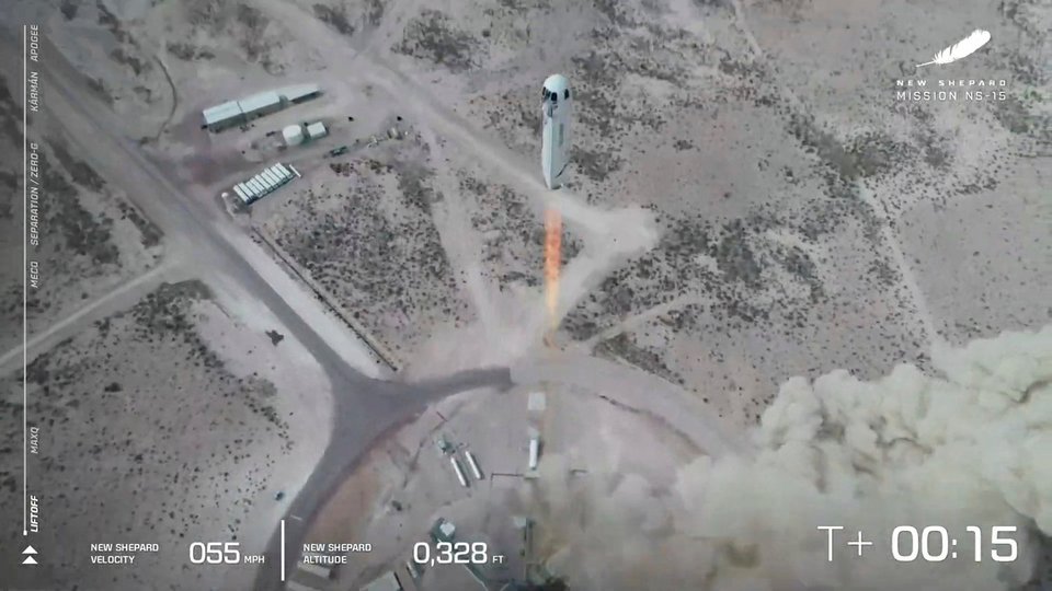 Δοκιμαστική εκτόξευση του πυραύλου New Shepard της Blue Origin στο Δυτικό Τέξας στις 14 Απριλίου 2021. Μ’ αυτόν τον πύραυλο θα κάνει ο Τζεφ Μπέζος το διαστημικό του ταξίδι στις 20 Ιουλίου