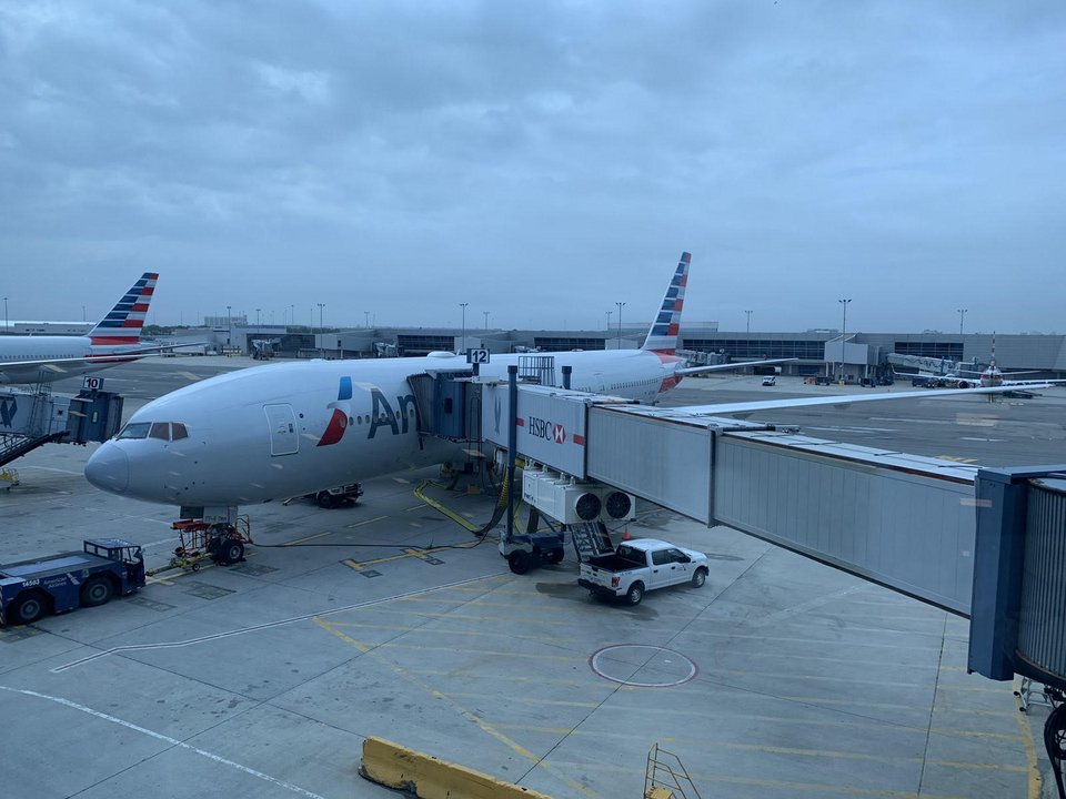 Η πρώτη απευθείας πτήση της American Airlines για Αθήνα, λίγο πριν αναχωρήσει από τη Νέα Υόρκη.