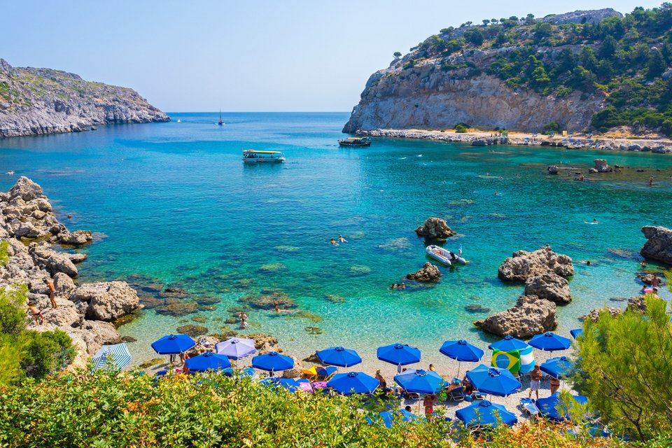 Με θέα στην όμορφη παραλία στο Anthony Quinn Bay.