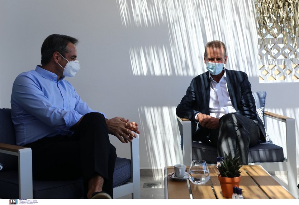 Ο Κυριάκος Μητσοτάκης με τον CEO της VW στην Αστυπάλαια / Φωτογραφία: Intimenews/ΚΑΠΑΝΤΑΗΣ ΔΗΜΗΤΡΗΣ