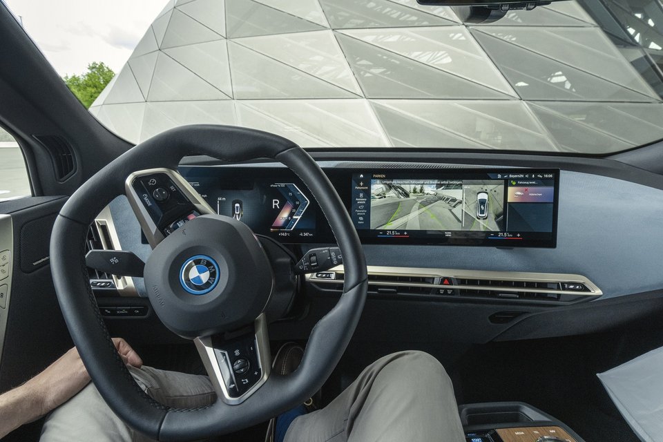 BMW iX