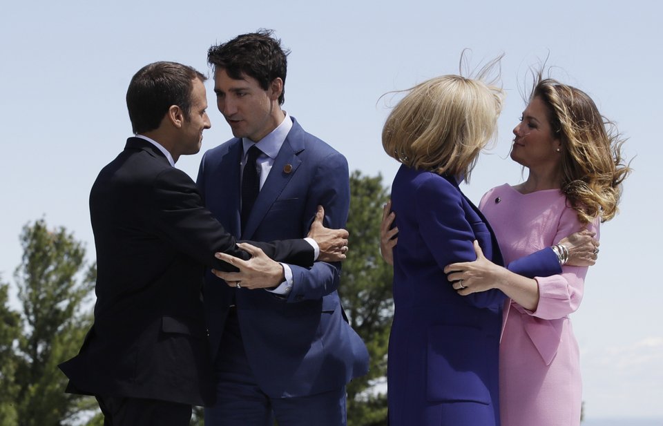 Στην Σύνοδο Κορυφής των G7 θα δώσουν το παρών ο Εμανουέλ Μακρόν και ο Τζάστιν Τριντό, συνοδευόμενοι από τις συζύγους τους