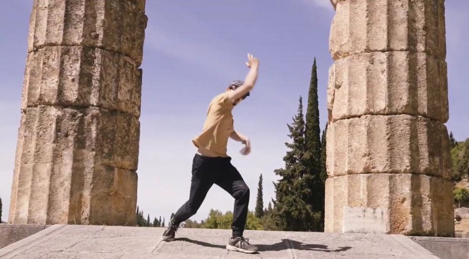 Ενας από τους χορευτές στις πρόβες πριν την επίσημη προβολή.