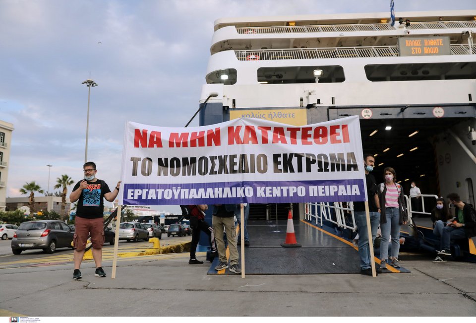 Απεργιακές κινητοποιήσεις ναυτεργατών στο λιμάνι του Πειραιά