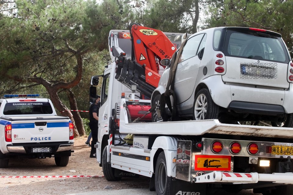 Στα εγκληματολογικά εργαστήρια της ΕΛ.ΑΣ. μεταφέρθηκε το όχημα του θύματος / Φωτογραφία: EUROKINISSI/ΜΙΧΑΛΗΣ ΚΑΡΑΓΙΑΝΝΗΣ