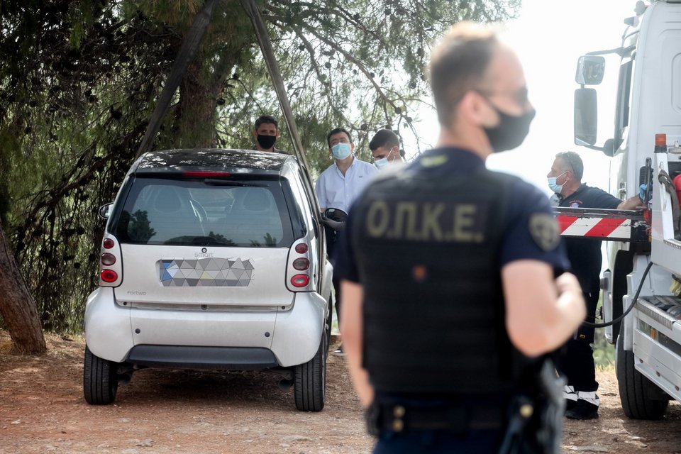 Στα εγκληματολογικά εργαστήρια της ΕΛ.ΑΣ. μεταφέρθηκε το όχημα του θύματος / Φωτογραφία: EUROKINISSI/ΜΙΧΑΛΗΣ ΚΑΡΑΓΙΑΝΝΗΣ