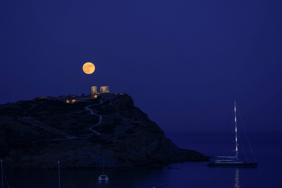 Φωτογραφία: AP Photo/Petros Giannakouris